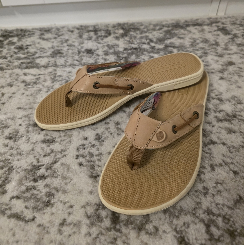 NIB Sperry Women's Tan Thong Sandals with Cream Sole
